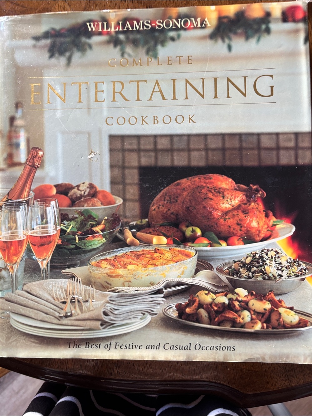 Williams-Sonoma Entertaining Cookbook – Cream and Gold Cover
